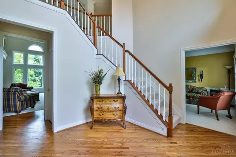 Entry Way - 897 Southerness Dr, Cincinnati, OH 45245 photo 2 of 5
