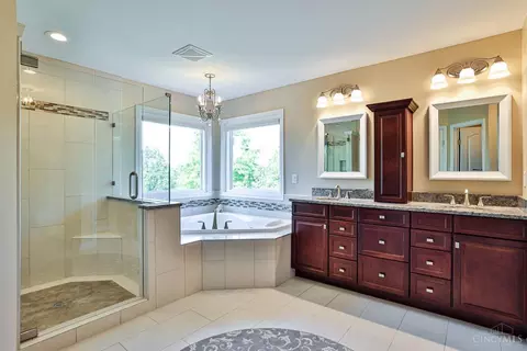 Bath - 897 Southerness Dr, Cincinnati, OH 45245 photo 1 of 7
