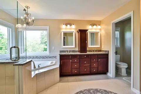 Bath - 897 Southerness Dr, Cincinnati, OH 45245 photo 3 of 7