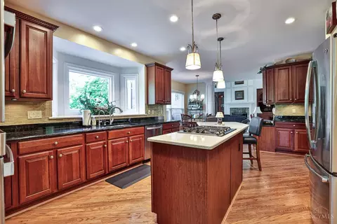 Kitchen - 897 Southerness Dr, Cincinnati, OH 45245 photo 3 of 4