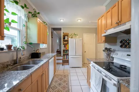 Kitchen - 667 Mitchell Ave, Cincinnati, OH 45229 photo 1 of 3