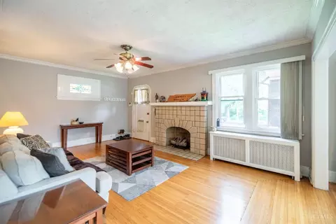 Living - 667 Mitchell Ave, Cincinnati, OH 45229 photo 1 of 3