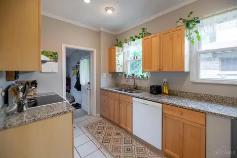 Kitchen - 667 Mitchell Ave, Cincinnati, OH 45229 photo 2 of 3