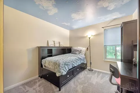 Bedroom - 8669 Schoolhouse Pl, Maineville, OH 45039 photo 2 of 2