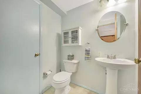 Bath - 8669 Schoolhouse Pl, Maineville, OH 45039 photo 5 of 5