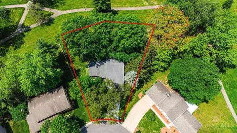 View/Area - 8669 Schoolhouse Pl, Maineville, OH 45039 photo 1 of 5