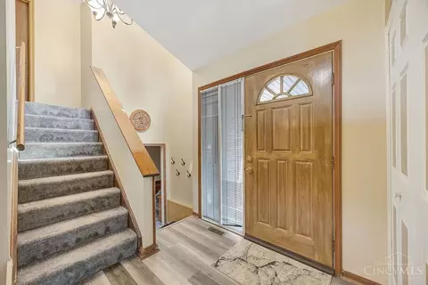 Entry Way - 8669 Schoolhouse Pl, Maineville, OH 45039 photo 2 of 2