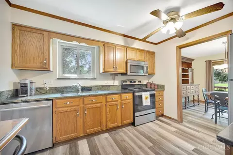 Kitchen - 8669 Schoolhouse Pl, Maineville, OH 45039 photo 3 of 6
