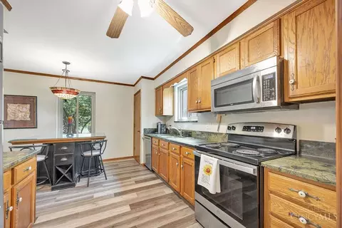 Kitchen - 8669 Schoolhouse Pl, Maineville, OH 45039 photo 5 of 6