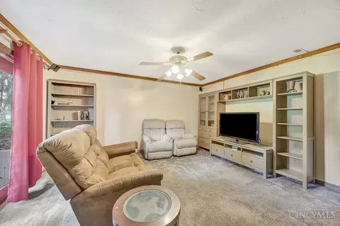 Living - 8669 Schoolhouse Pl, Maineville, OH 45039 photo 4 of 5