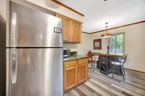 Kitchen - 8669 Schoolhouse Pl, Maineville, OH 45039 photo 6 of 6