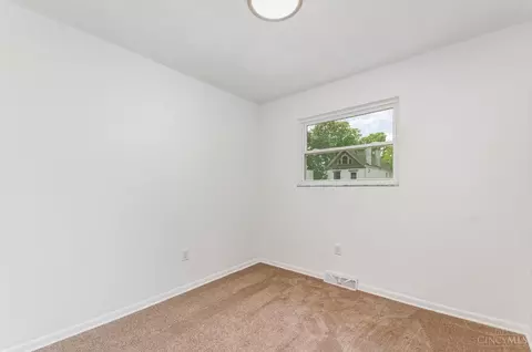 Bedroom - 1226 Purcell Ave, Cincinnati, OH 45205 photo 4 of 4