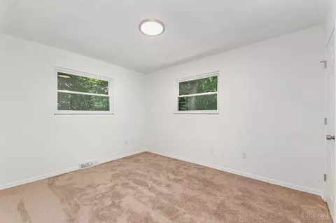 Bedroom - 1226 Purcell Ave, Cincinnati, OH 45205 photo 3 of 4