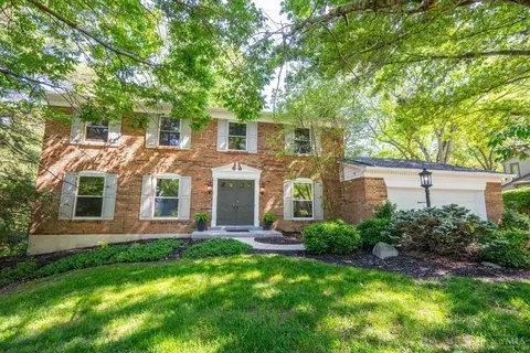 8721 Tanagerwoods Dr, Montgomery, OH 45249