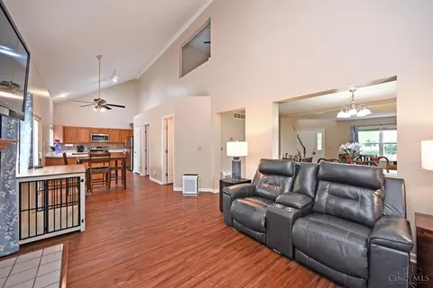 557 Hamblin Dr, Cincinnati, OH 45255 photo 13