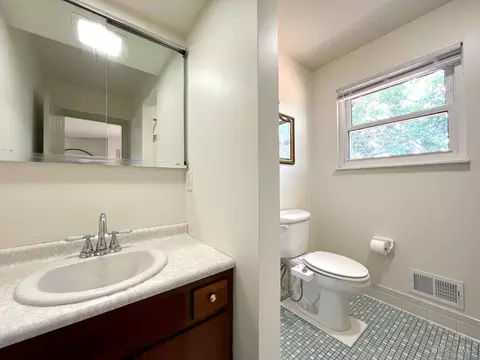 Bath - 469 Whitestone Ct, Cincinnati, OH 45231 photo 4 of 5