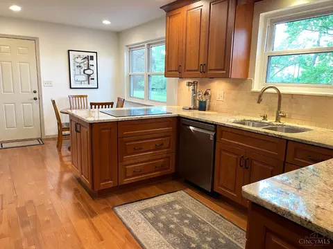 Kitchen - 469 Whitestone Ct, Cincinnati, OH 45231 photo 3 of 3