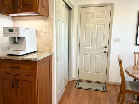 Entry Way - 469 Whitestone Ct, Cincinnati, OH 45231 photo 2 of 4