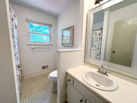 Bath - 469 Whitestone Ct, Cincinnati, OH 45231 photo 2 of 5