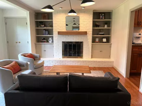 Living - 469 Whitestone Ct, Cincinnati, OH 45231 photo 1 of 2