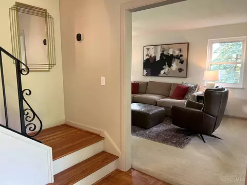 Entry Way - 469 Whitestone Ct, Cincinnati, OH 45231 photo 3 of 4
