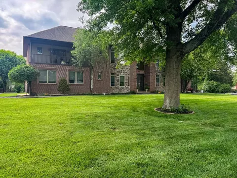 9775 Delray Dr, Montgomery, OH 45242