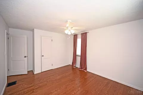 Bedroom - 6799 Le Conte Ave, Cincinnati, OH 45230 photo 3 of 6