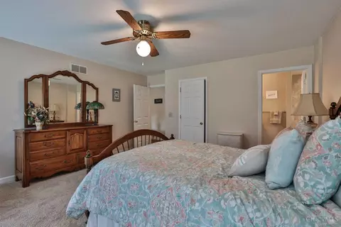 Bedroom - 8750 Kemper Rd, Cincinnati, OH 45249 photo 3 of 9