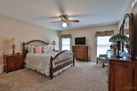 Bedroom - 8750 Kemper Rd, Cincinnati, OH 45249 photo 1 of 9