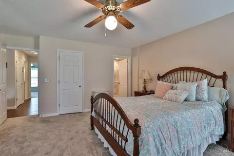 Bedroom - 8750 Kemper Rd, Cincinnati, OH 45249 photo 2 of 9