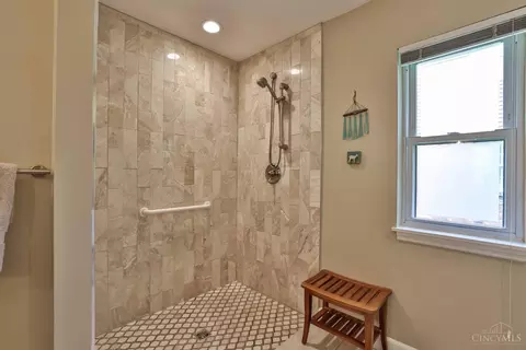 Bath - 8750 Kemper Rd, Cincinnati, OH 45249 photo 3 of 5