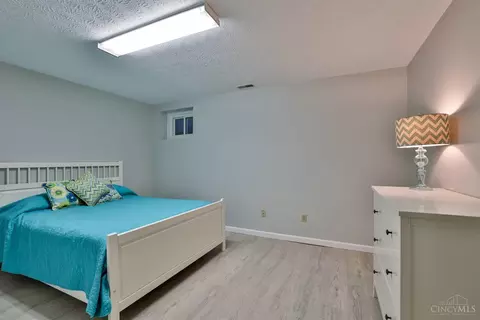 Bedroom - 8750 Kemper Rd, Cincinnati, OH 45249 photo 8 of 9