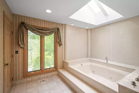 Bath - 9180 Given Rd, Cincinnati, OH 45243 photo 3 of 6