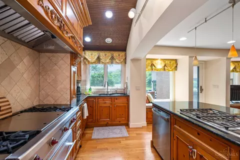 Kitchen - 9180 Given Rd, Cincinnati, OH 45243 photo 4 of 5