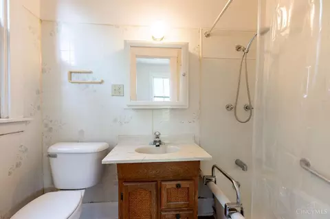Bath - 724 Second St, Reading, OH 45215 photo 1 of 2