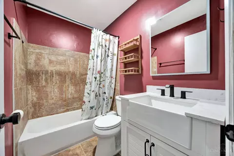 Bath - 970 Smiley Ave, Forest Park, OH 45240 photo 1 of 2