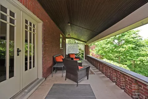 Exterior - 8 Interwood Pl, Cincinnati, OH 45220 photo 8 of 15