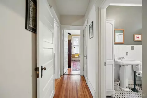 Entry Way - 8 Interwood Pl, Cincinnati, OH 45220 photo 2 of 6