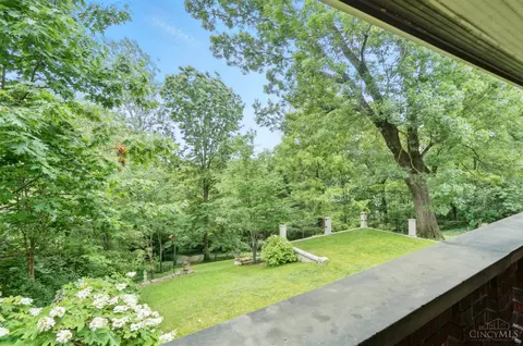 Exterior - 8 Interwood Pl, Cincinnati, OH 45220 photo 7 of 15