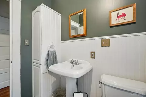 Bath - 8 Interwood Pl, Cincinnati, OH 45220 photo 2 of 3