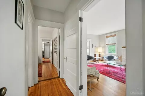 Entry Way - 8 Interwood Pl, Cincinnati, OH 45220 photo 3 of 6