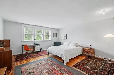 Bedroom - 8 Interwood Pl, Cincinnati, OH 45220 photo 3 of 8