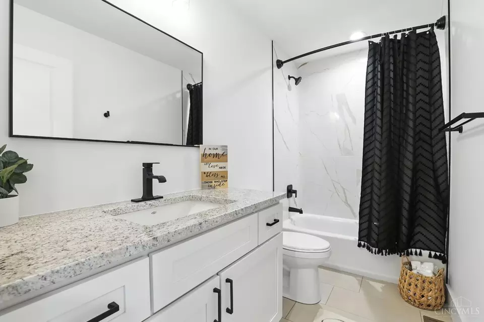 Bath - 2362 Concord St, Cincinnati, OH 45206 photo 1 of 1