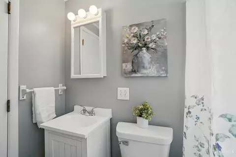 Bath - 617 Dottie Ct, Reading, OH 45215 photo 4 of 6