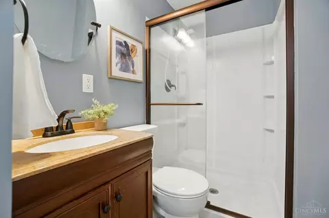 Bath - 617 Dottie Ct, Reading, OH 45215 photo 1 of 6