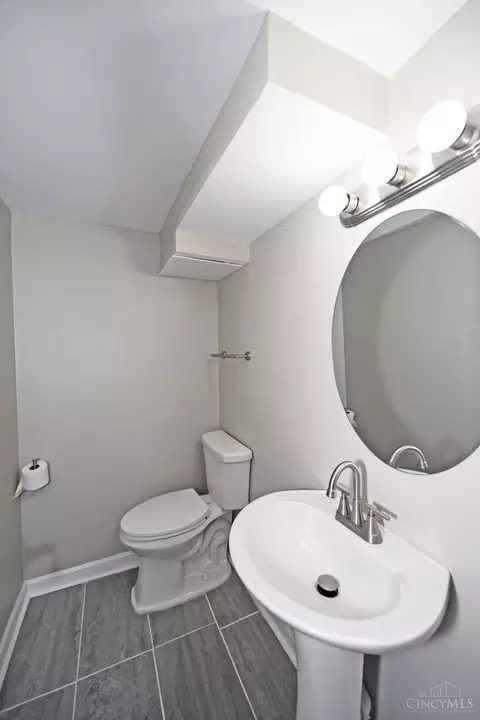 Bath - 1607 Centerridge Ave, Cincinnati, OH 45231 photo 3 of 3