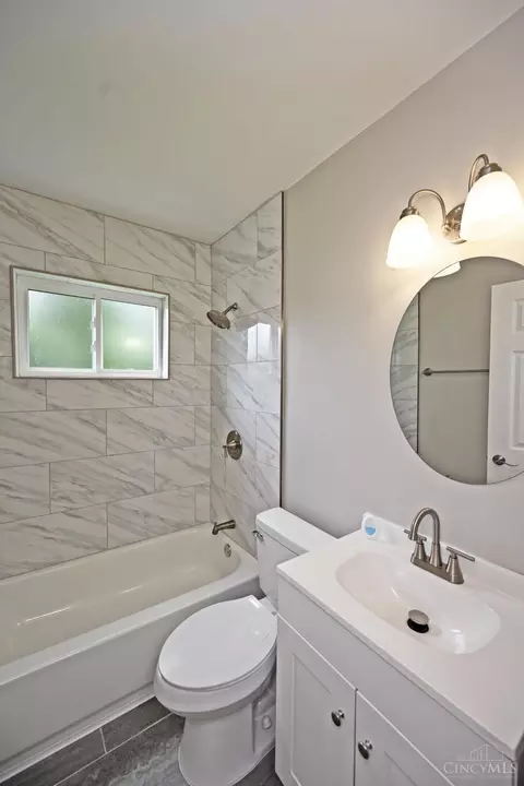 Bath - 1607 Centerridge Ave, Cincinnati, OH 45231 photo 1 of 3