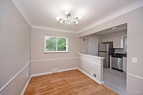Dining - 1607 Centerridge Ave, Cincinnati, OH 45231 photo 1 of 1