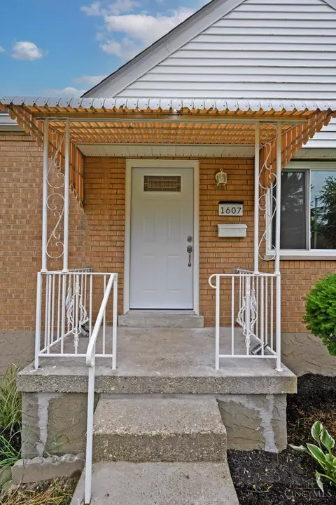 Exterior - 1607 Centerridge Ave, Cincinnati, OH 45231 photo 4 of 8