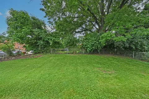 Exterior - 1607 Centerridge Ave, Cincinnati, OH 45231 photo 7 of 8